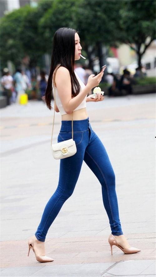 紧身牛仔裤美女国产在线,国产紧身牛仔裤美女风采展示